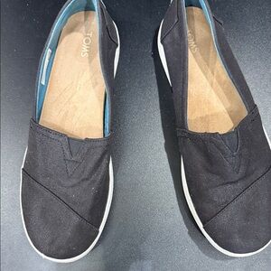 TOMS Women's Black Canvas Loafers